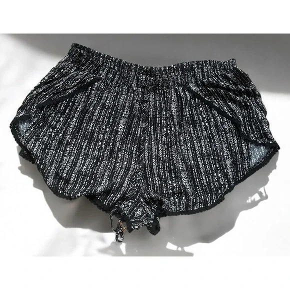 NWT City Chic Scoop Print Shorts Black White XL Women's Plus Size 22 Beachy - Picture 13 of 13